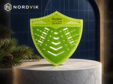 4Toilet SHIELD vonné sítko do pisoáru Borovice, 2 ks, produktová fotografie v prostředí Nordvik